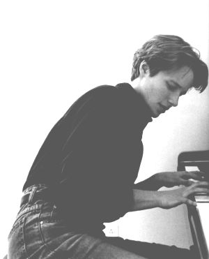 H&eacute;l&egrave;ne au piano - photo Annie Leibowitz